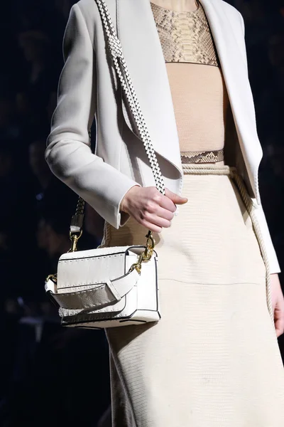 Look 19